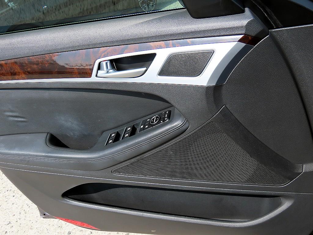 HYUNDAI Genesis - Vista 11