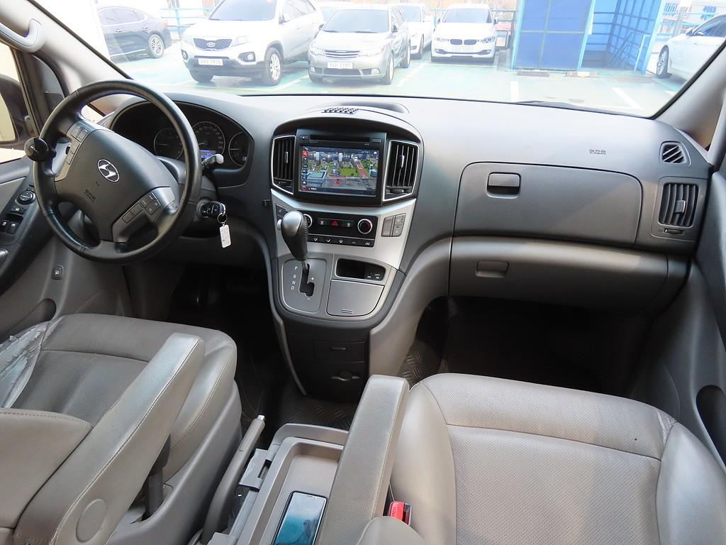 HYUNDAI Starex - Vista 5