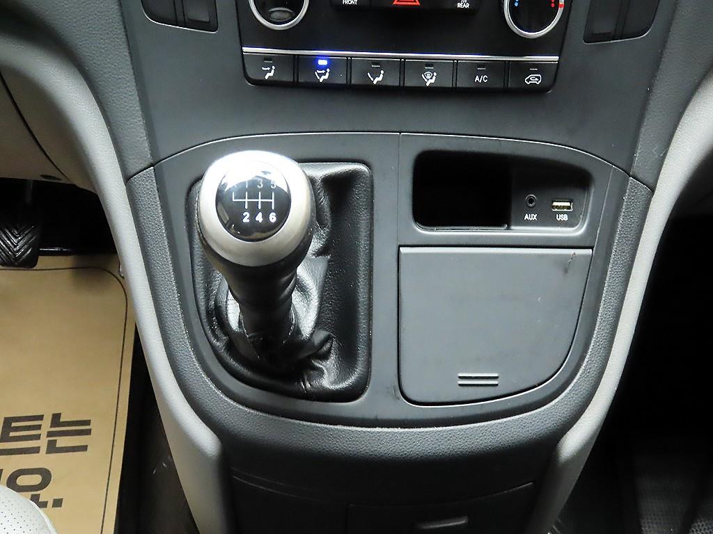 HYUNDAI Starex - Vista 10