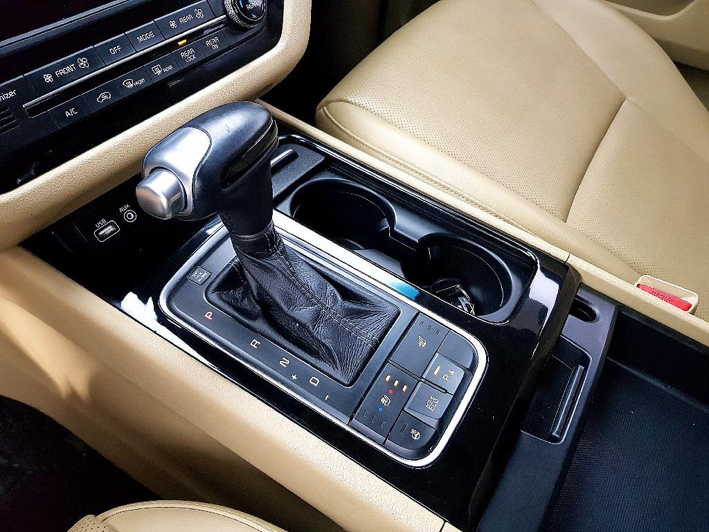 KIA Carnival - Vista 12