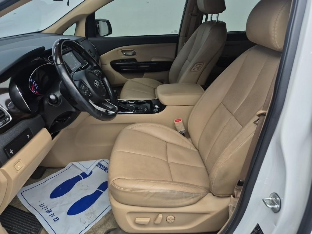 KIA Carnival - Vista 10