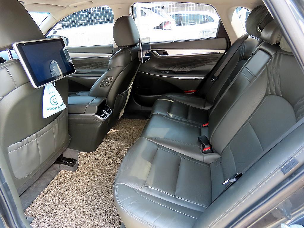 HYUNDAI Grandeur - Vista 6