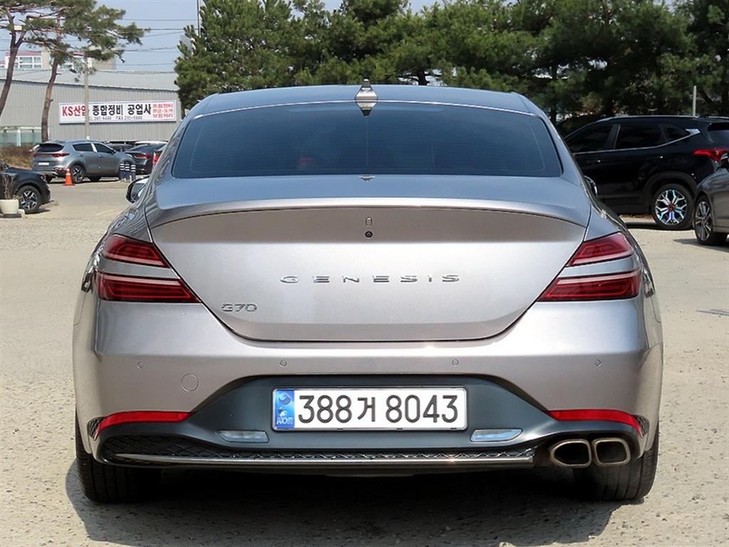 Genesis G70 - Vista 4
