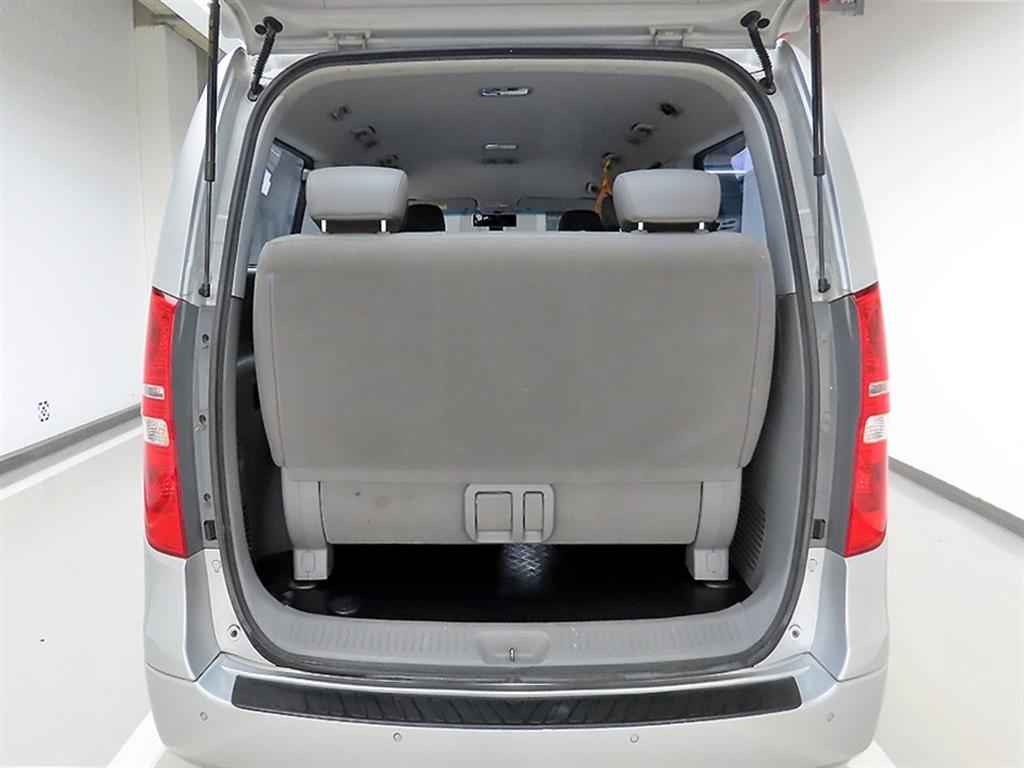 HYUNDAI Starex - Vista 5