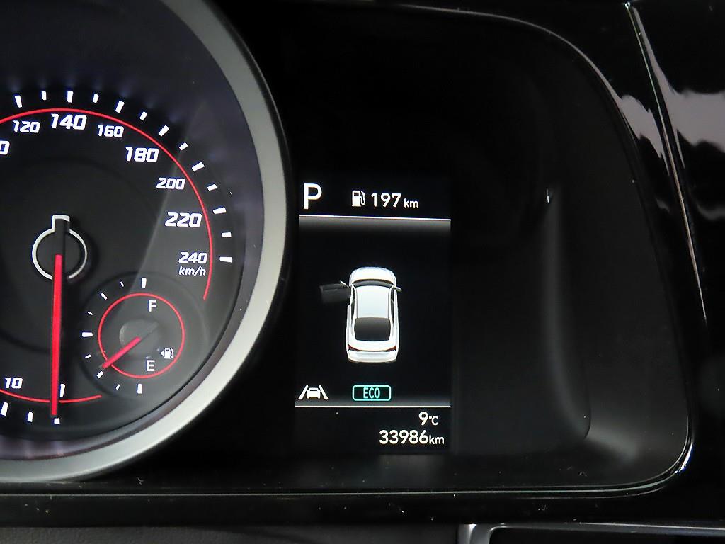 HYUNDAI Avante - Vista 9