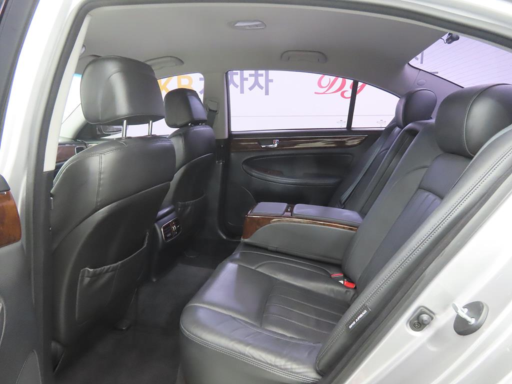 HYUNDAI Genesis - Vista 6