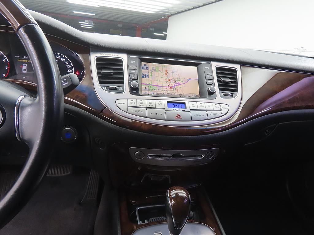 HYUNDAI Genesis - Vista 10