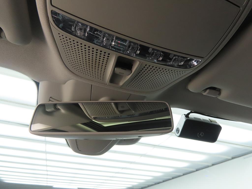 Mercedes Benz E class - Vista 12