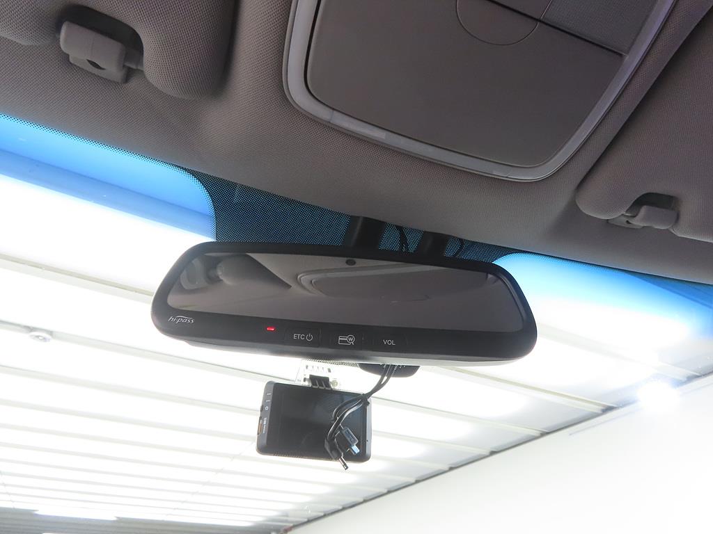 HYUNDAI Genesis - Vista 12