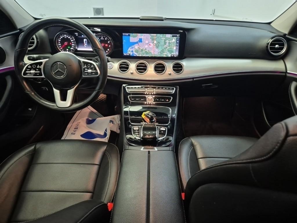 Mercedes Benz E class - Vista 7