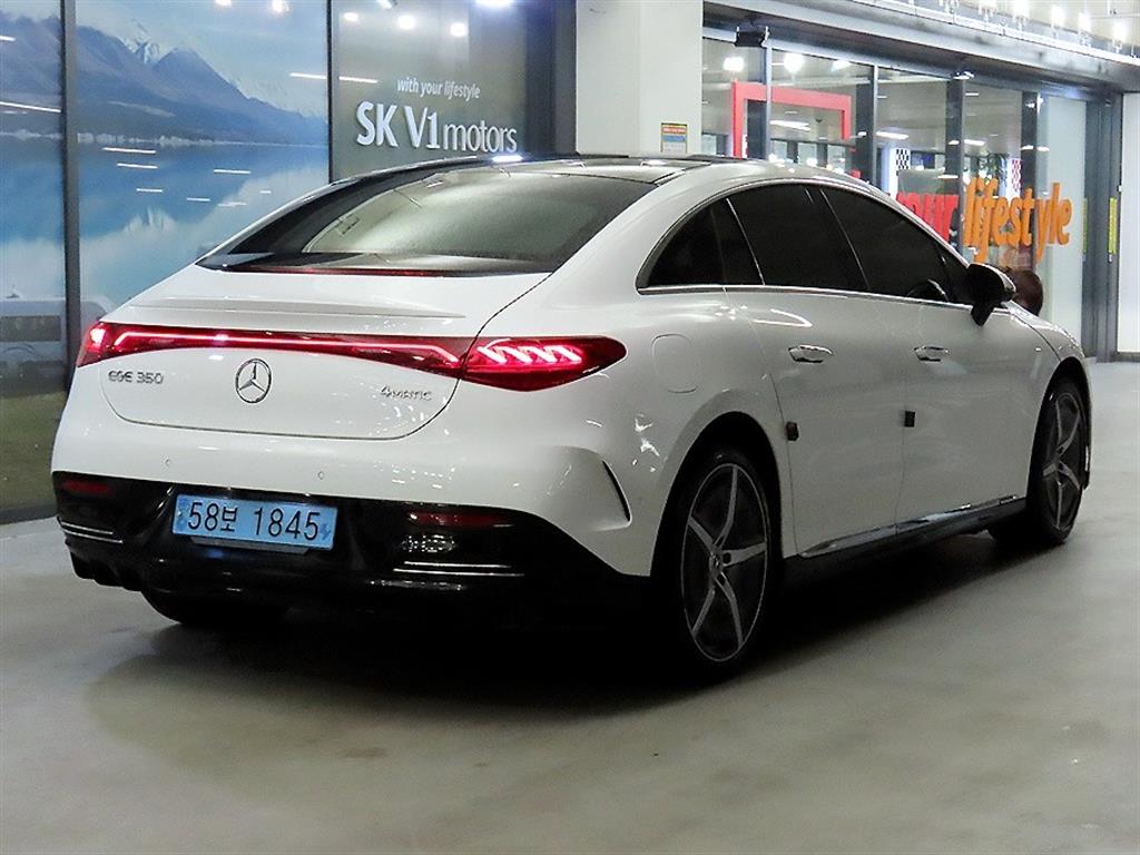 Mercedes Benz EQE - Vista 4