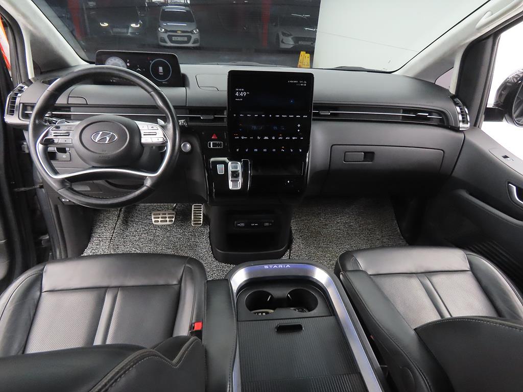 HYUNDAI Staria - Vista 8