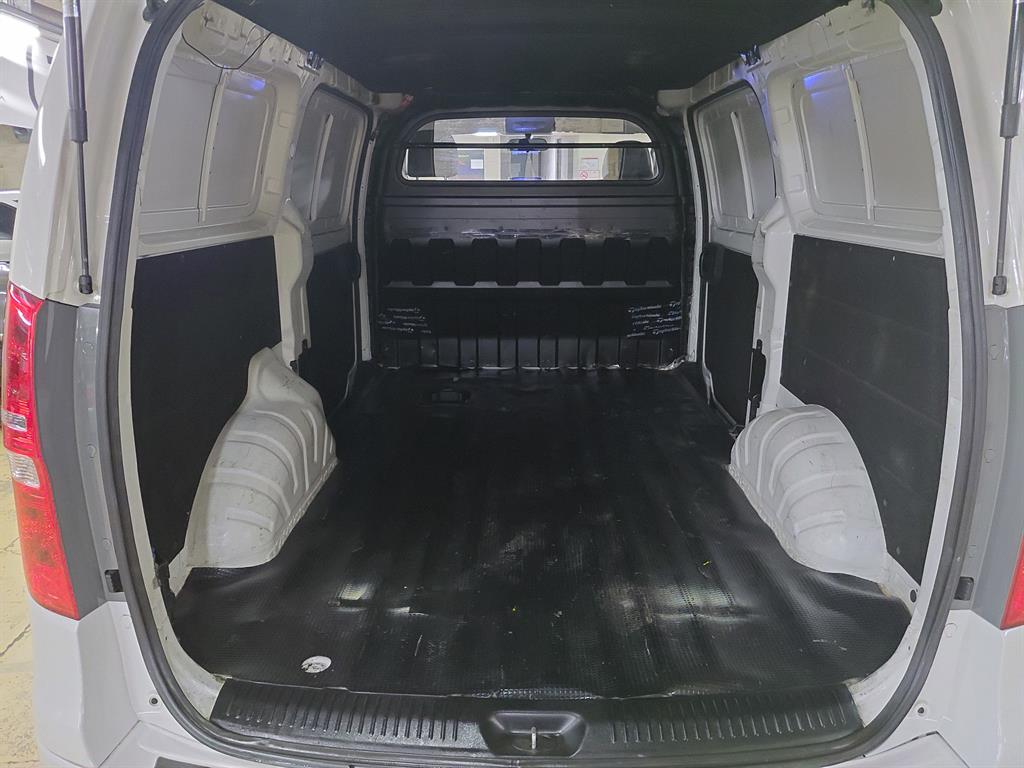 HYUNDAI Starex - Vista 7