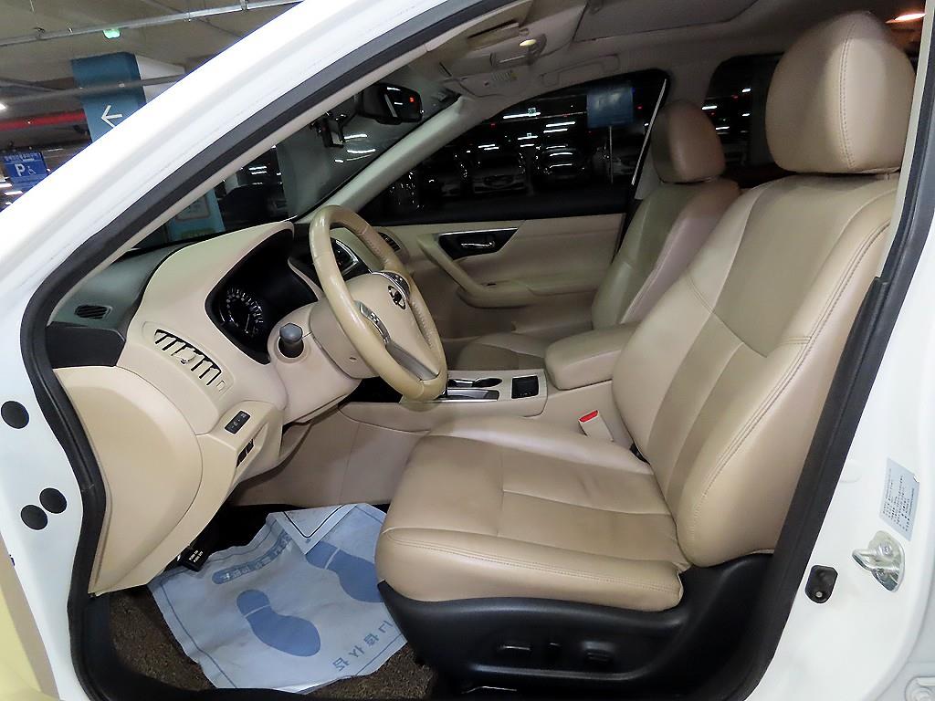 Nissan Altima - Vista 6