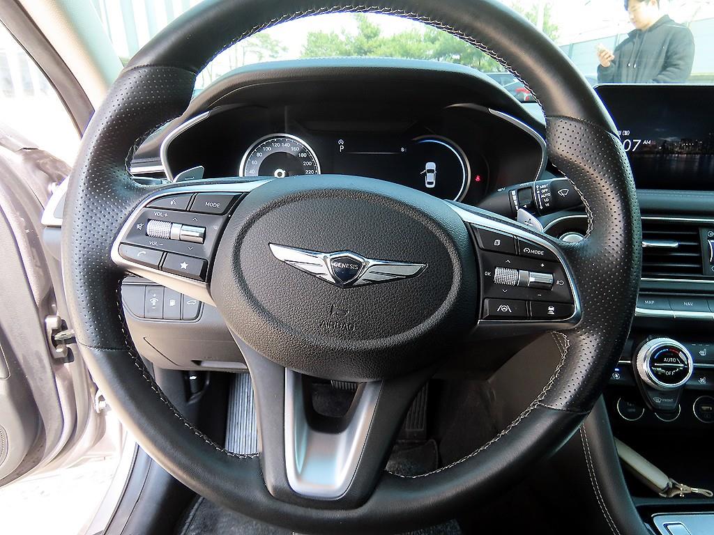 Genesis G70 - Vista 8