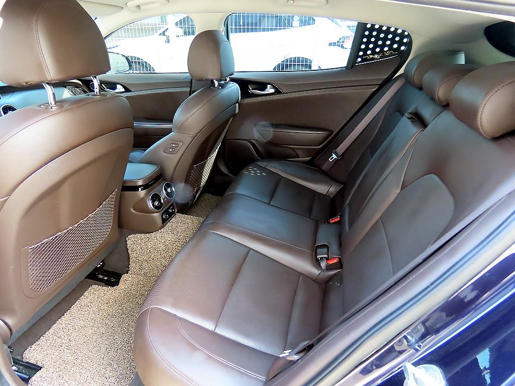 KIA Stinger - Vista 6