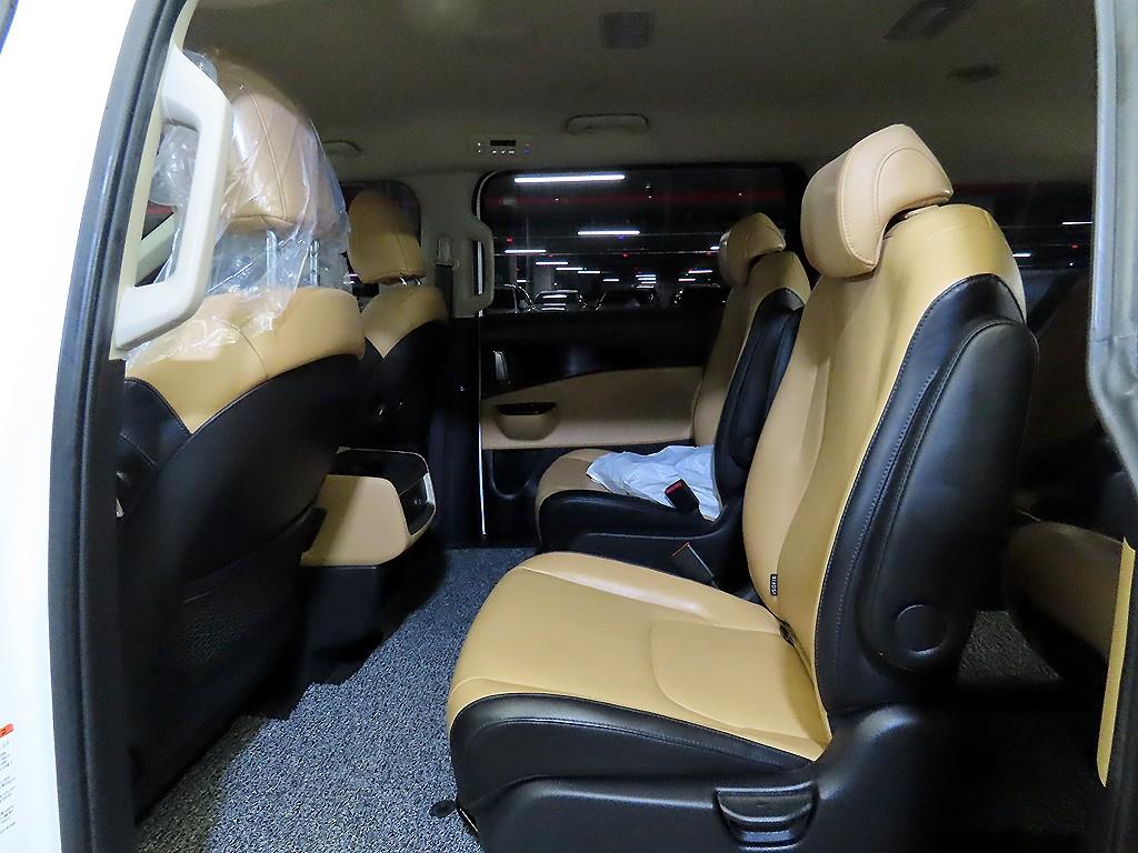 KIA Carnival - Vista 7