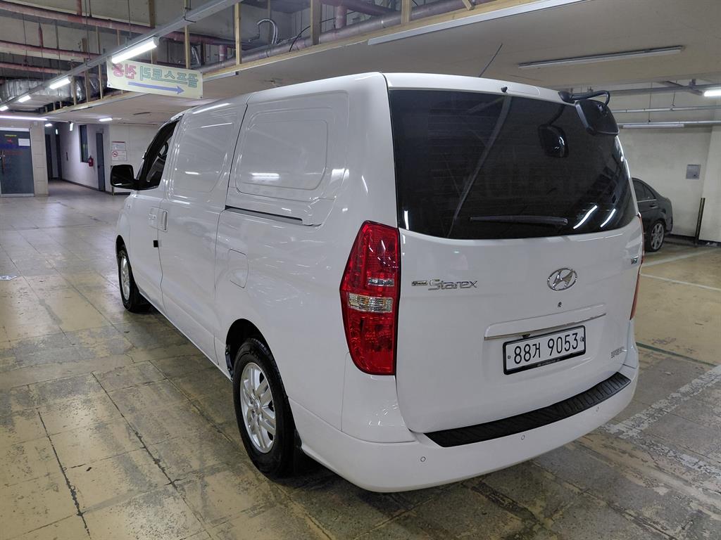 HYUNDAI Starex - Vista 6