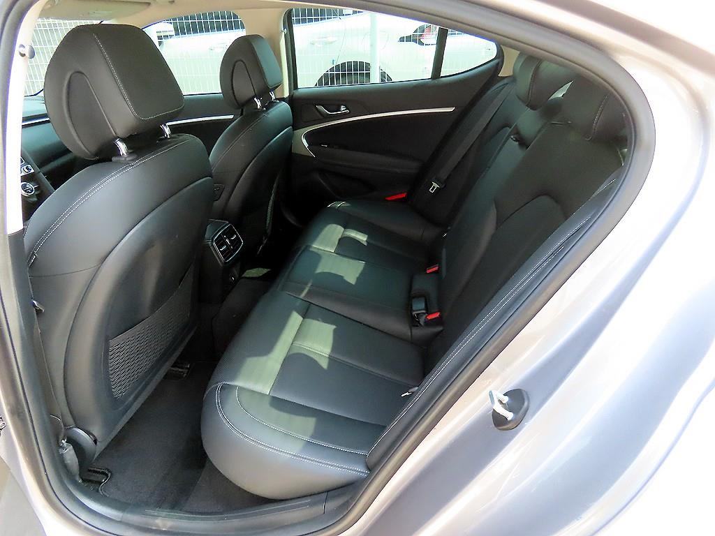 Genesis G70 - Vista 6