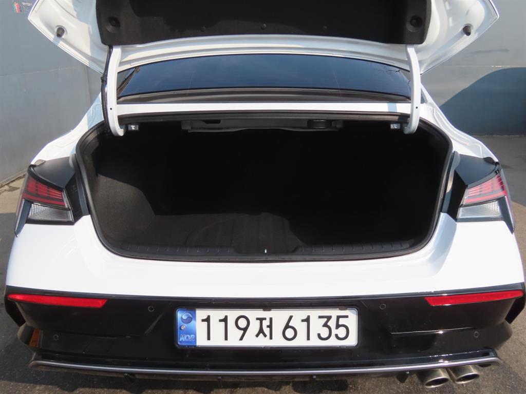 HYUNDAI Avante - Vista 9