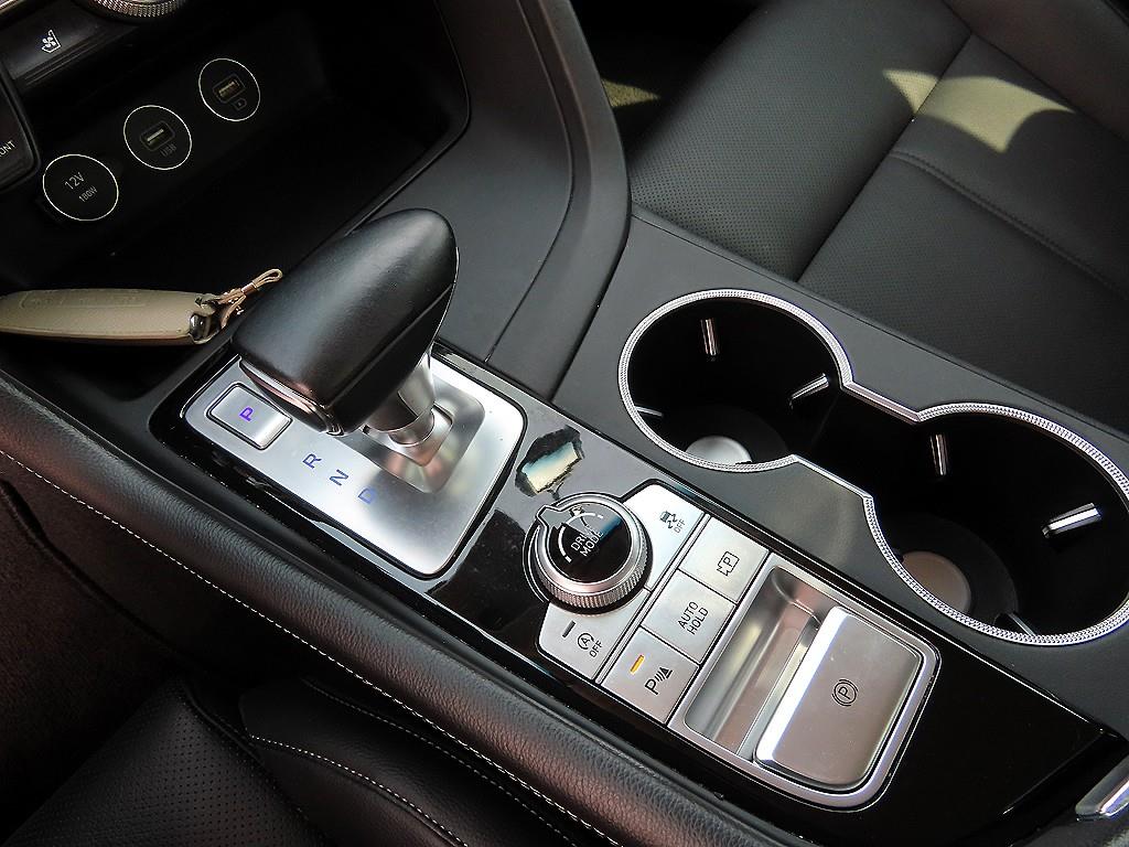 Genesis G70 - Vista 10