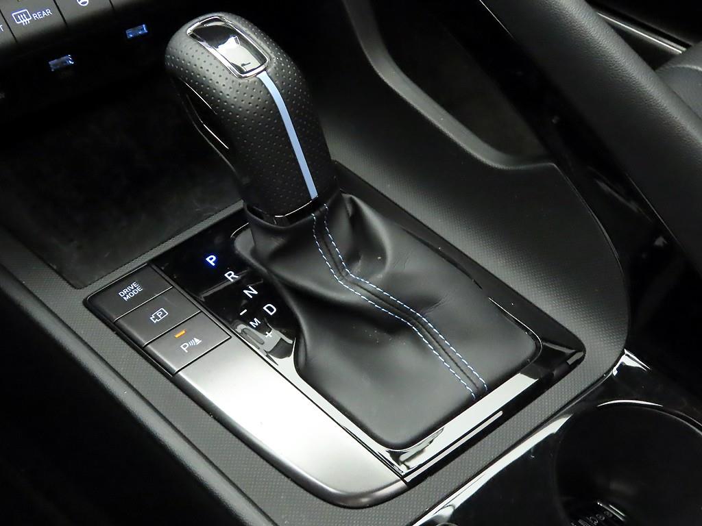 HYUNDAI Avante - Vista 10