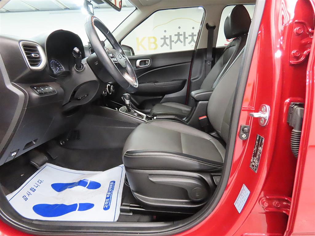 HYUNDAI Venue - Vista 5