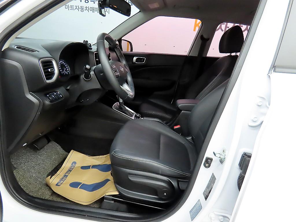 HYUNDAI Venue - Vista 5