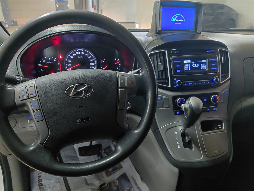 HYUNDAI Starex - Vista 8