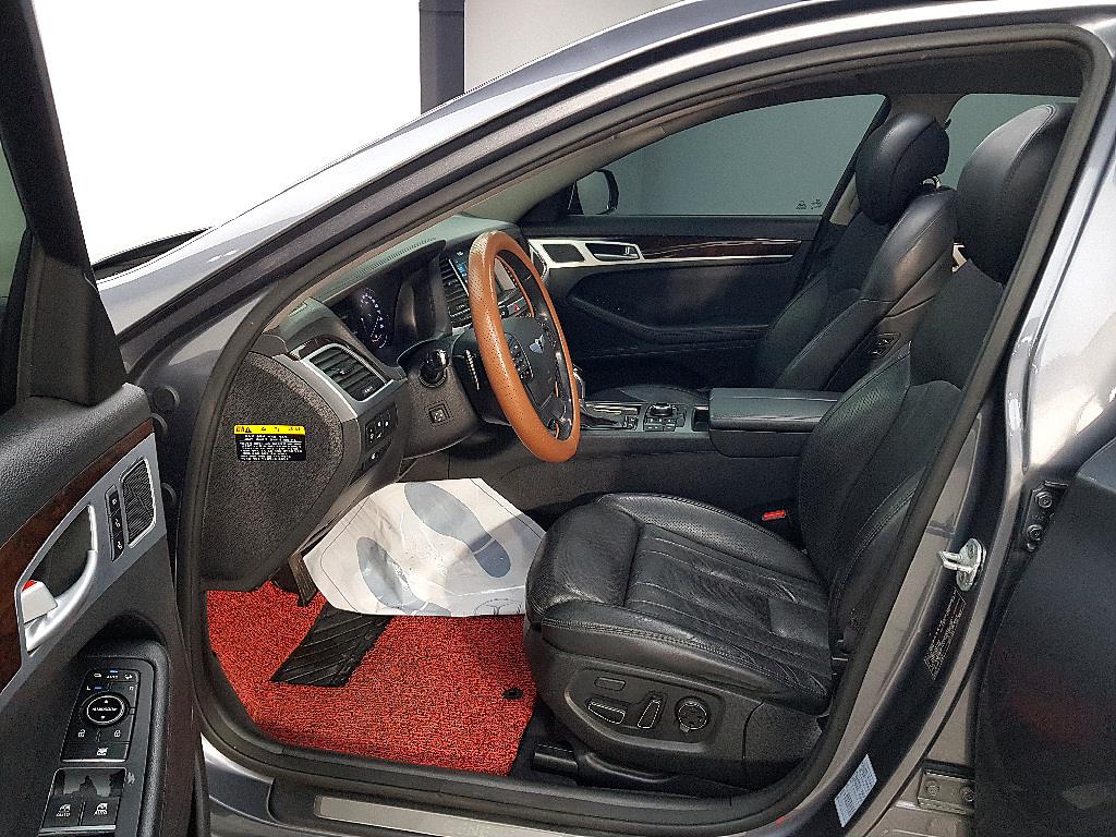 HYUNDAI Genesis - Vista 8