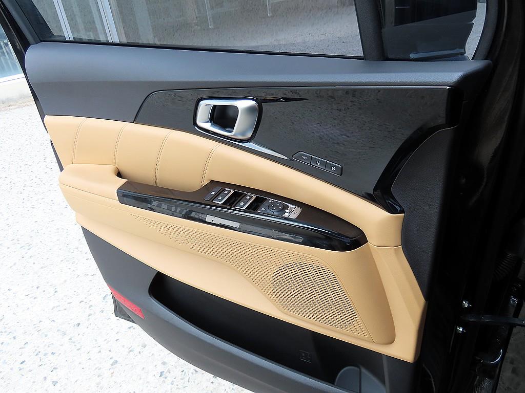 KIA Carnival - Vista 11