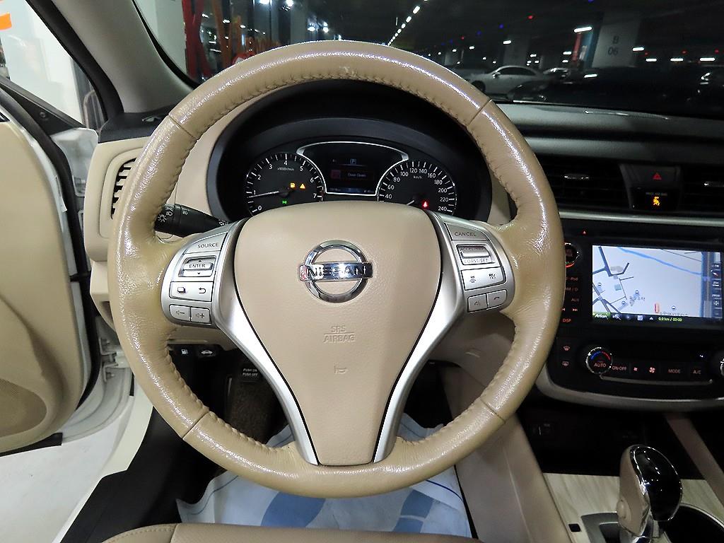 Nissan Altima - Vista 8