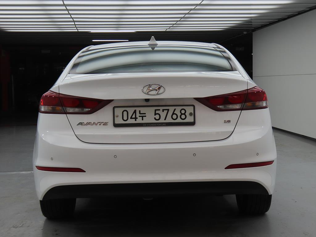 HYUNDAI Avante - Vista 4