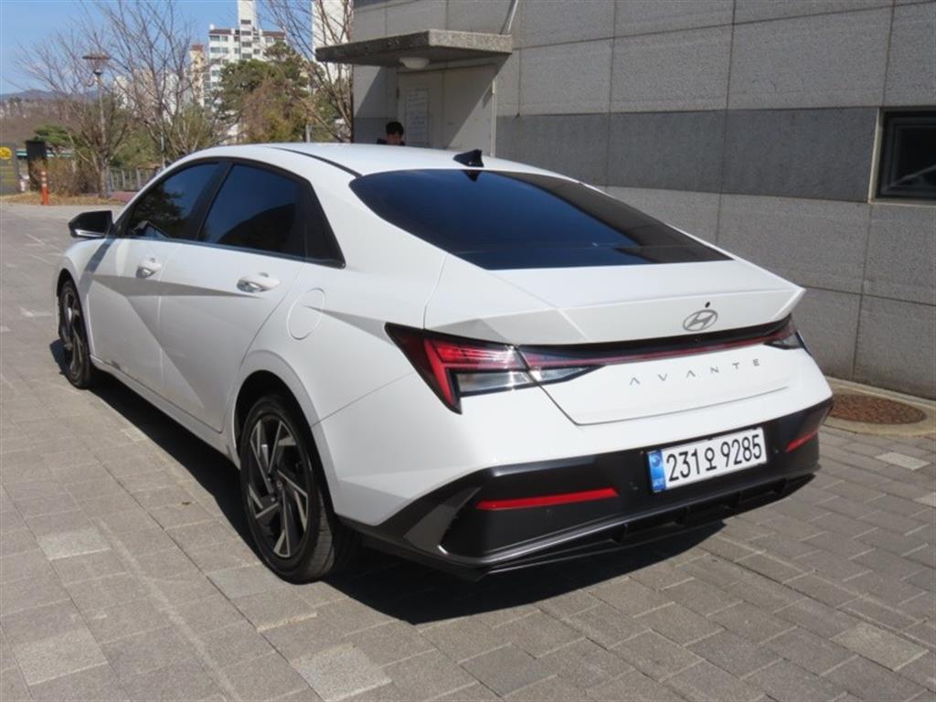 HYUNDAI Avante - Vista 7