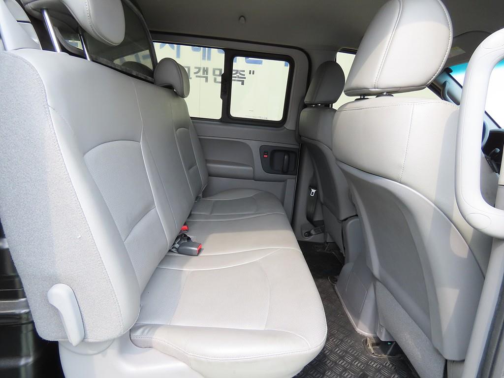 HYUNDAI Starex - Vista 7