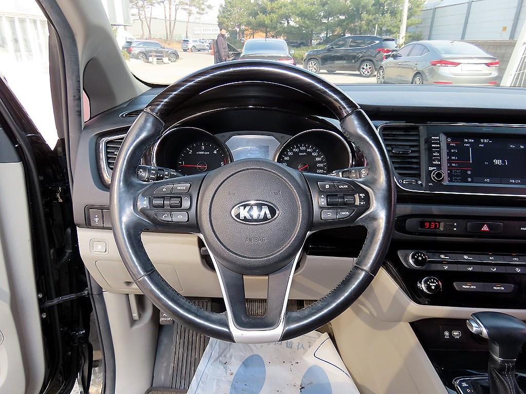 KIA Carnival - Vista 9