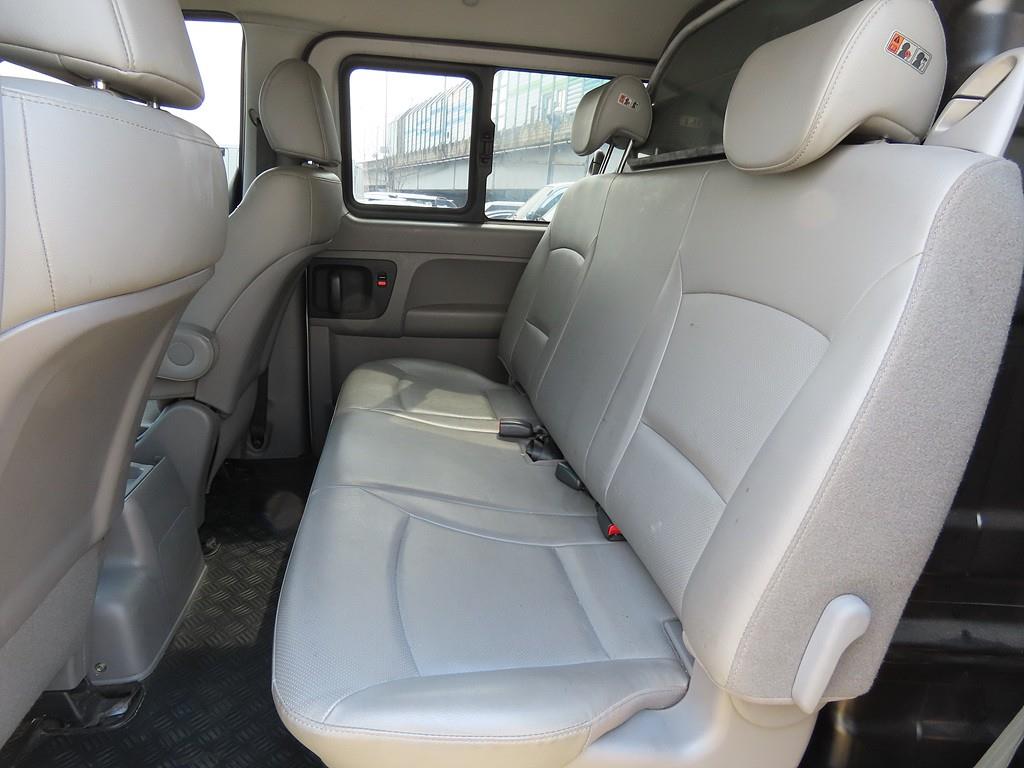 HYUNDAI Starex - Vista 8