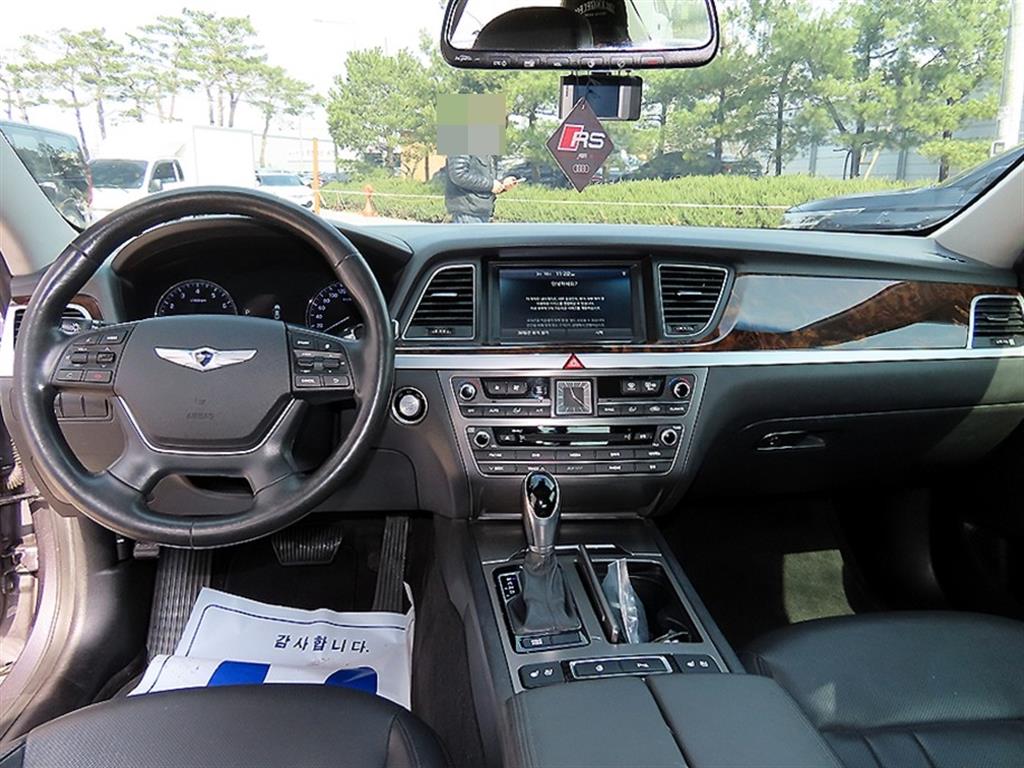HYUNDAI Genesis - Vista 7
