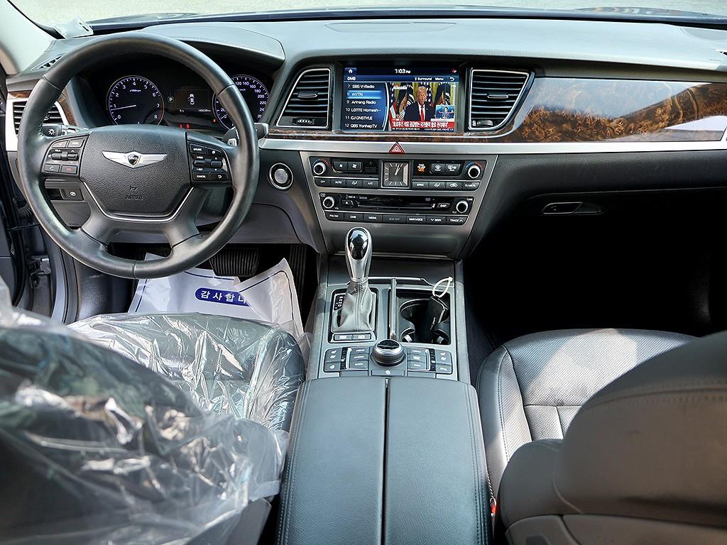 HYUNDAI Genesis - Vista 9