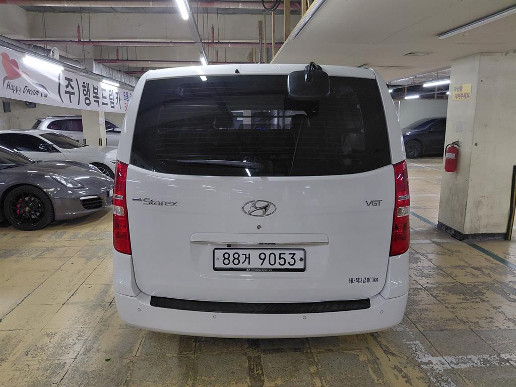 HYUNDAI Starex - Vista 5