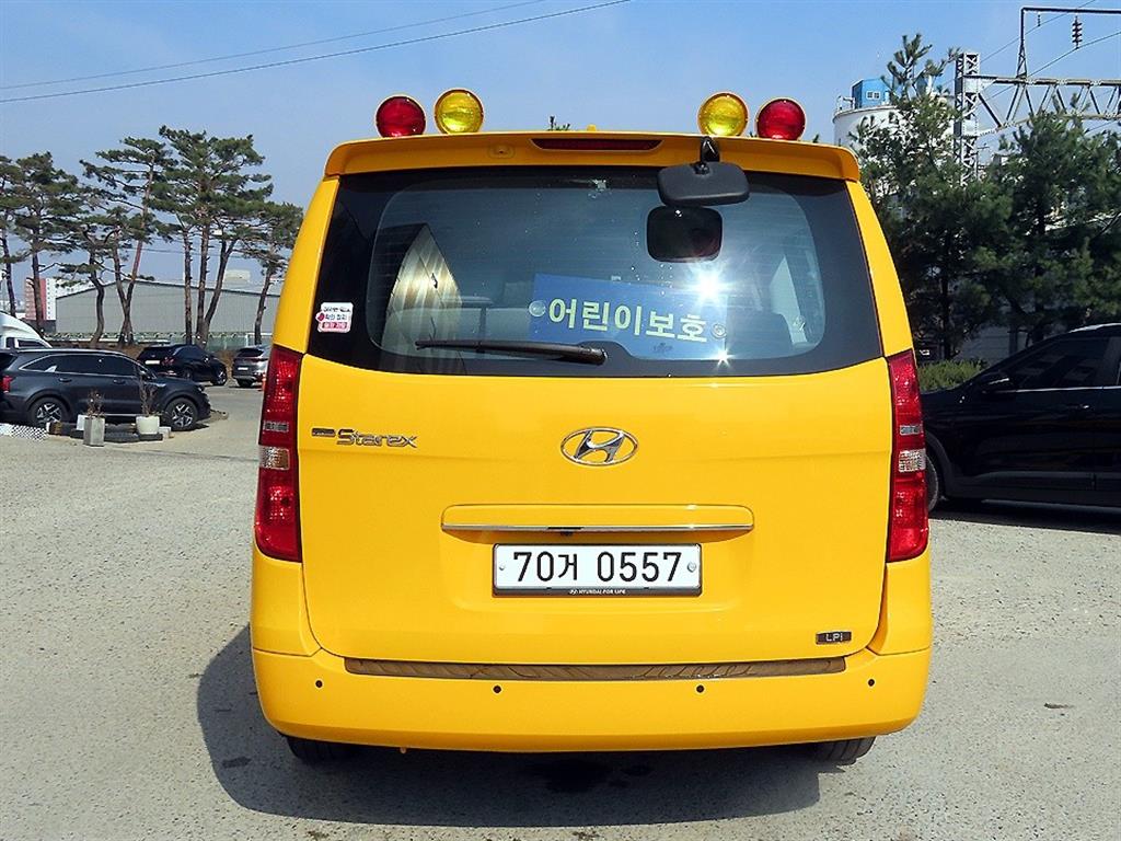 HYUNDAI Starex - Vista 4