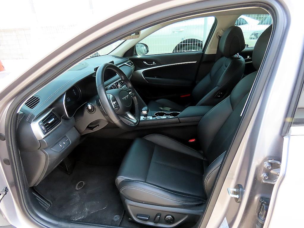 Genesis G70 - Vista 5