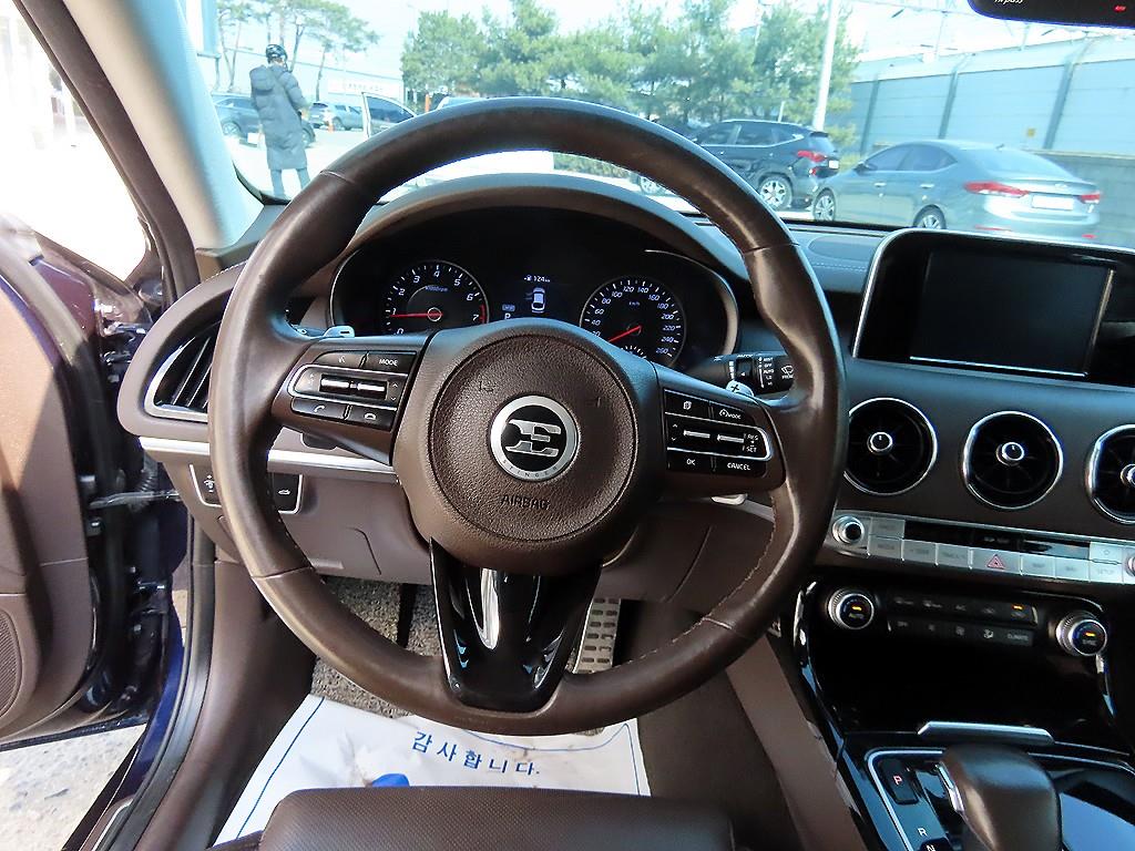 KIA Stinger - Vista 8