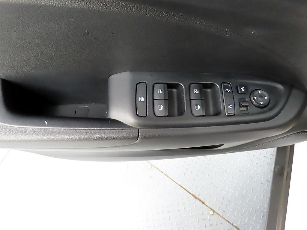 HYUNDAI Venue - Vista 11