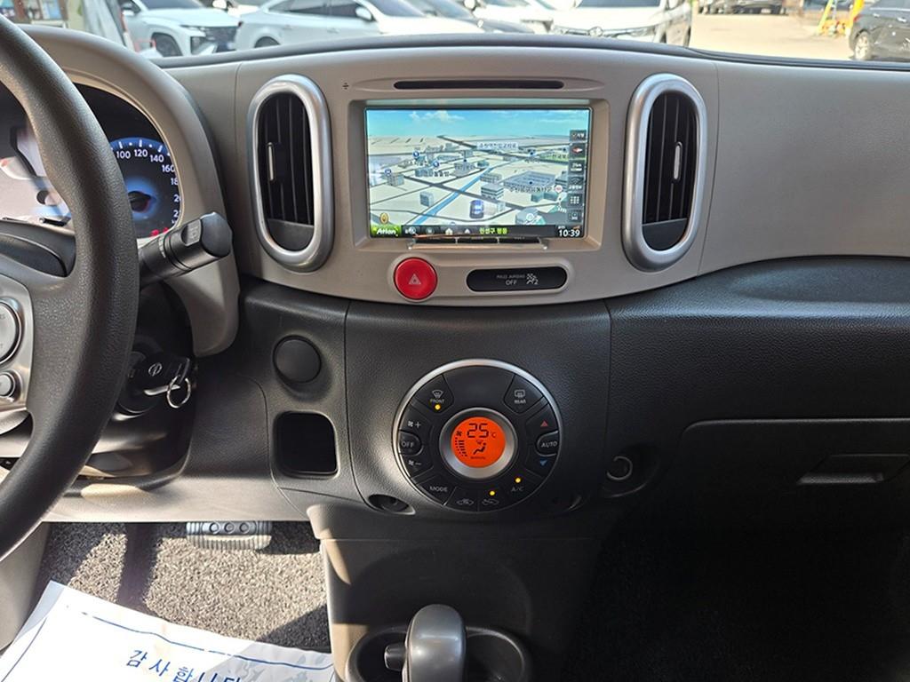 Nissan Cube - Vista 10