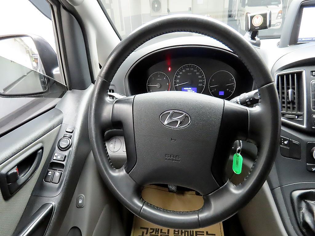 HYUNDAI Starex - Vista 7