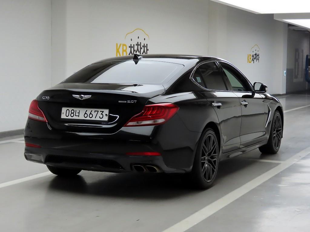 Genesis G70 - Vista 4