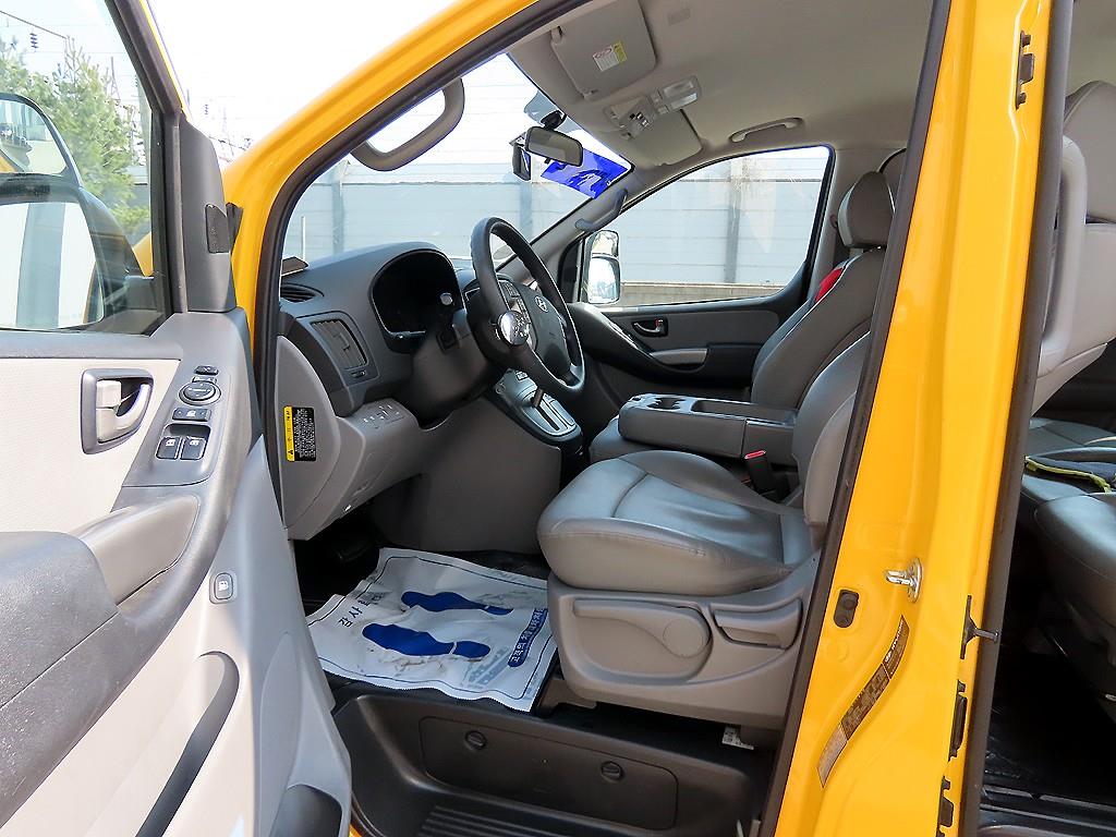 HYUNDAI Starex - Vista 5