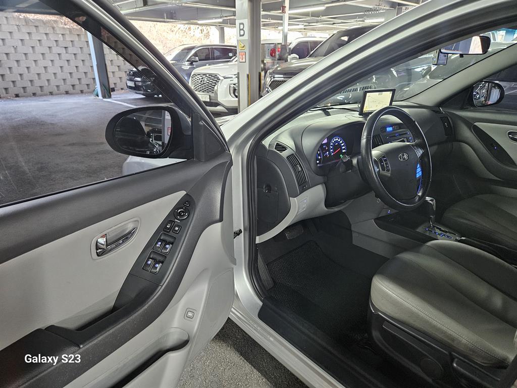 HYUNDAI Avante - Vista 7