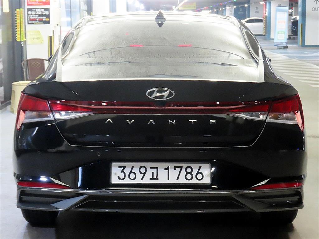 HYUNDAI Avante - Vista 5